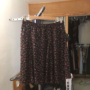 Old Navy Floral Skirt Size: Small
